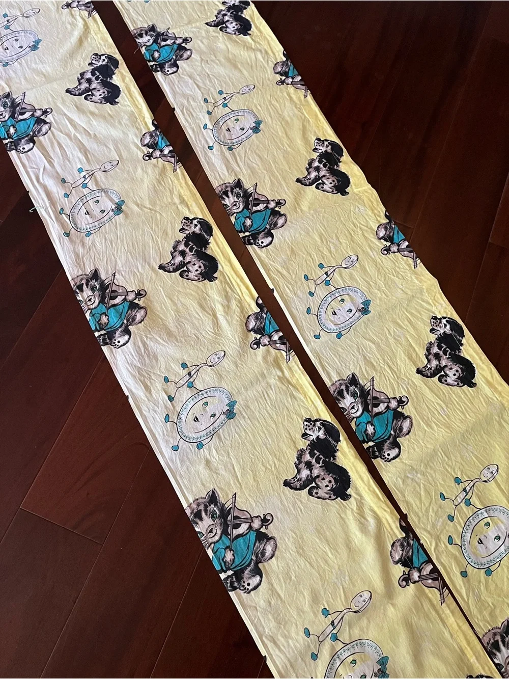 Nursery Rhyme cat Fiddle Hey Diddle Dish Spoon Little Dog MCM classic curtains